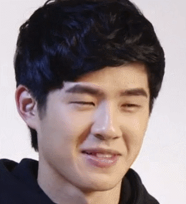 刘昊然开心微笑gif动图_动态图_表情包下载_soogif