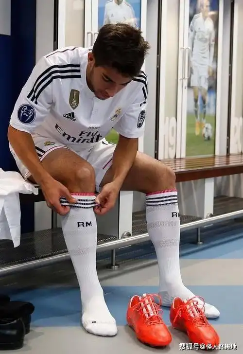拆开刚买的小腿袜,男朋友特严肃地问:是不是打算饭后去踢个球?_袜子