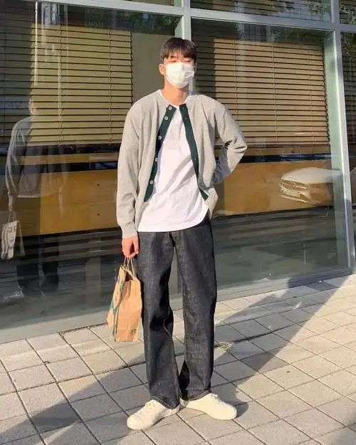 瘦竹竿男生秋天怎么穿好看4套潮流有型的搭配跟着穿很帅