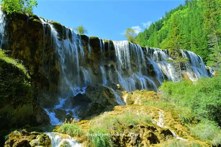 2022珍珠滩瀑布游玩攻略,阳光照射下还能看到绚丽的彩.【去哪儿攻略】