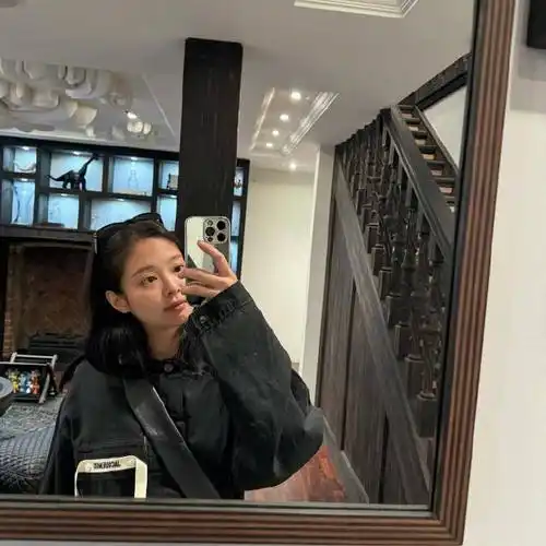 【ins】jennie ins照片更新,真的很喜欢随性日常风~#jennie[超话]