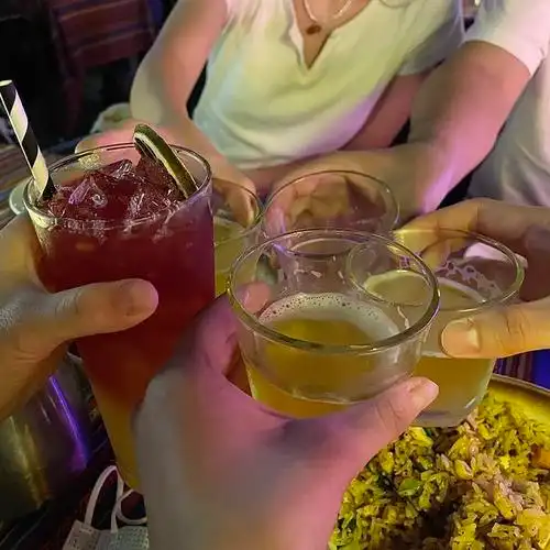 uus分享一下你们出去跟朋友喝酒干杯拍的照片好咩我需要治愈0707