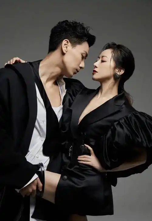 陈紫函与老公晒合照,抹身材裙高时尚设计,拍照姿势赶快艾特男朋友