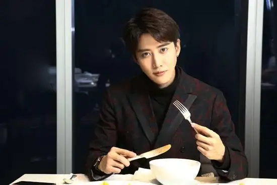 网易娱乐6月28日报道6月28日,泰国明星mike《披荆斩棘2》上班路透曝光