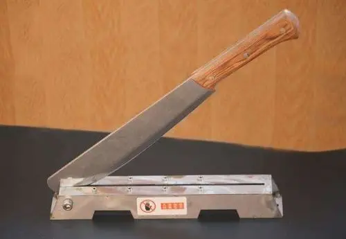 太残暴了,断头铡刀的走势这货也会?