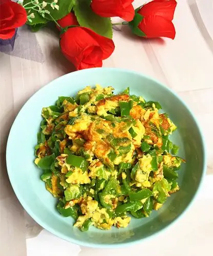 青椒炒鸡蛋的做法