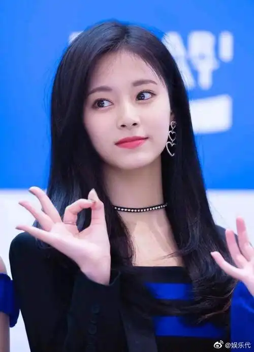 被韩国人称为世界级美貌的女子周子瑜到底有多美