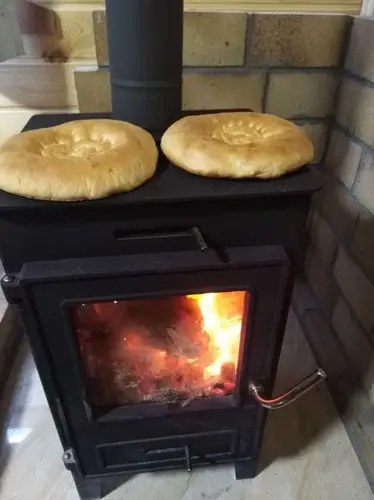 星光牧家乐位于独山子大峡谷入口处,原国营牧场牧民聚居地,美食熏马肉