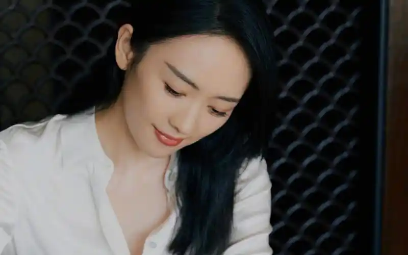 童瑶白衫优雅唯美桌面壁纸_大陆明星_壁纸下载_美桌网