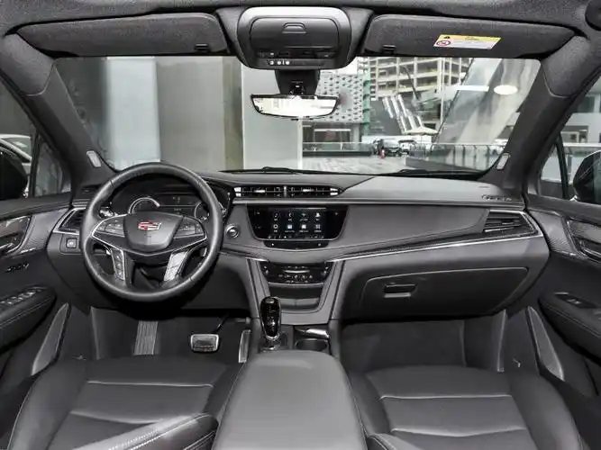 凯迪拉克xt5的内饰设计充满豪华感,采用了高品质的真皮材料.