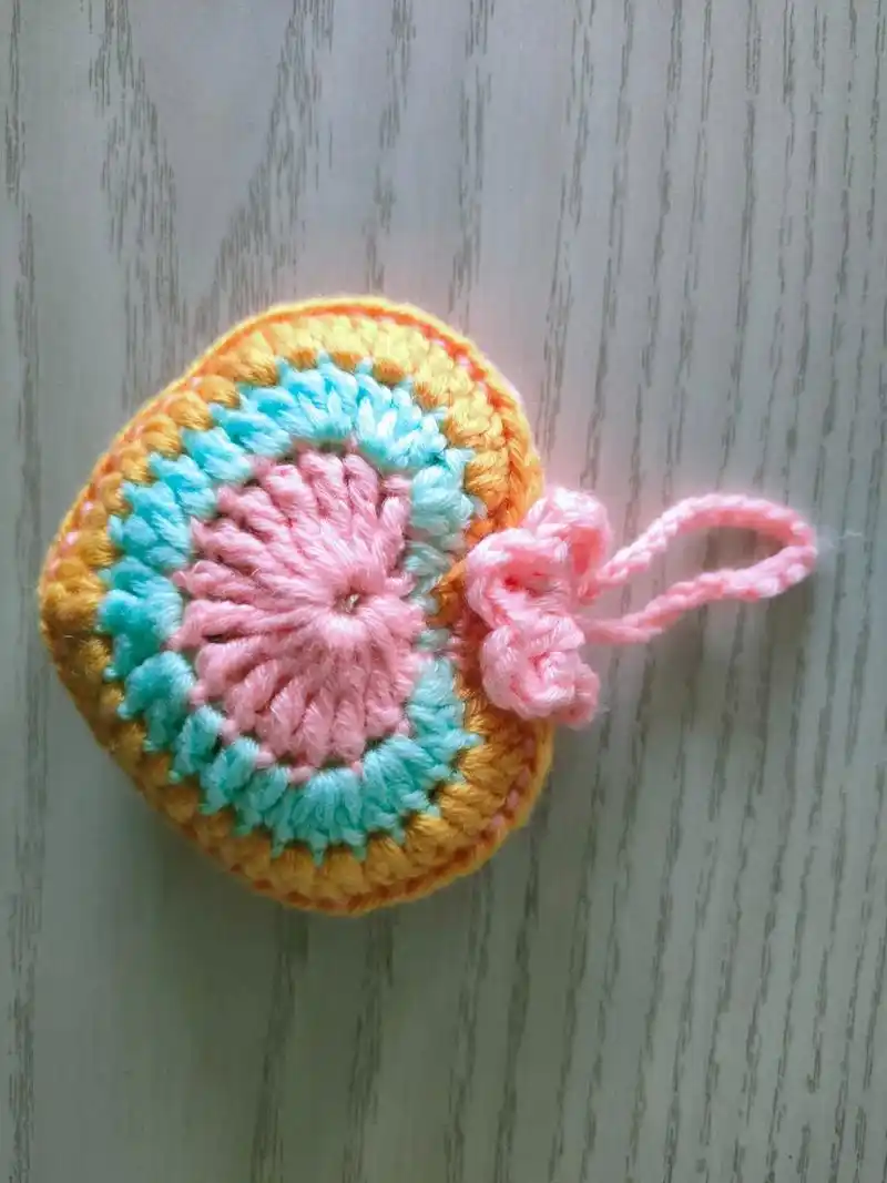 这个钩织的心形挂件,你觉得好看吗?