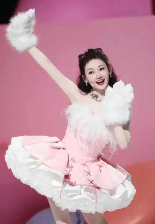 苗苗救场《跑男》,三岁女儿活泼外向黏上雨琦,孟子义发文感谢