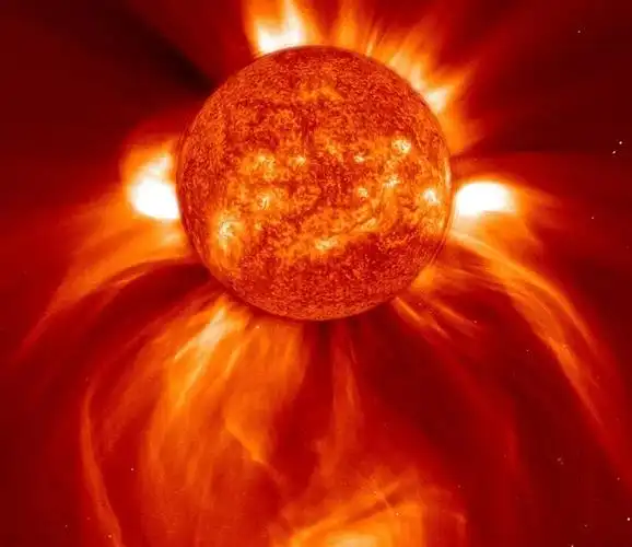 日冕温度为何比太阳表面高,太阳磁波60年谜团终破解_人民号