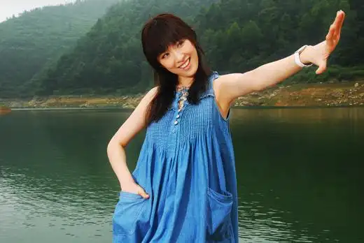 图文-凤凰宝贝10号张琳琳写真 邻家女孩神情娇俏