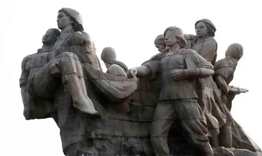 抗战到底"   战至弹尽,八名战士面对逼降,誓死不屈   她们向敌人投出