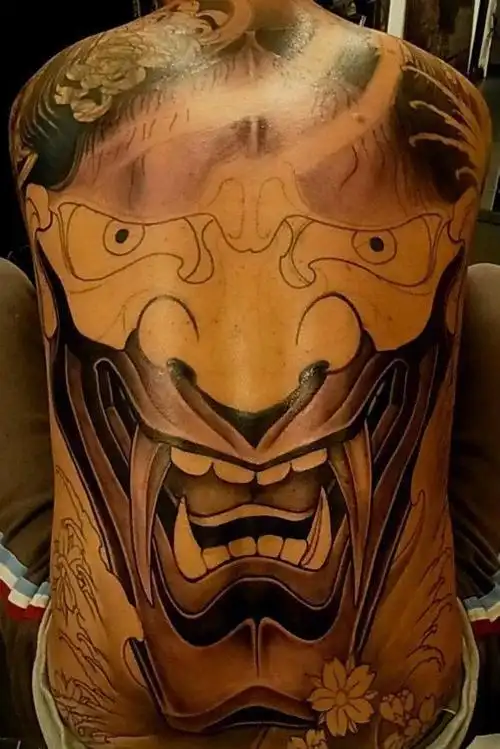 满背凶悍的般若纹身图案