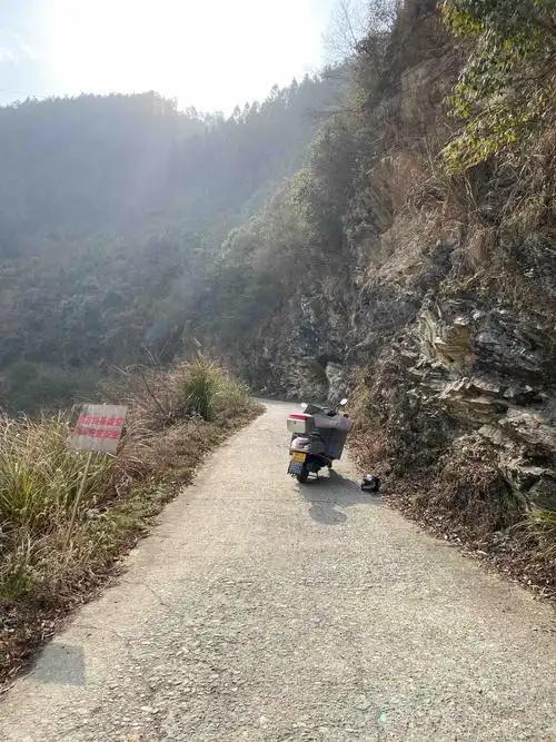 山路弯曲,坡儿陡峭,风景这边独好!