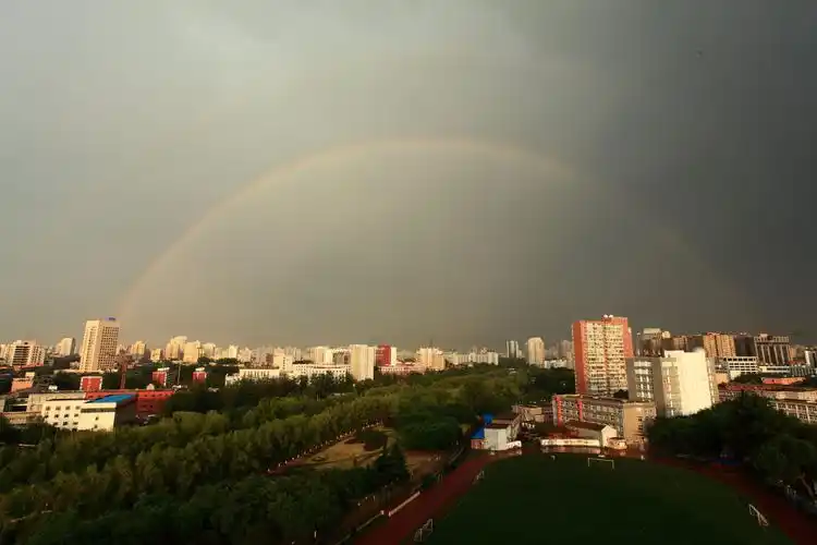 面对夏天多变的天气