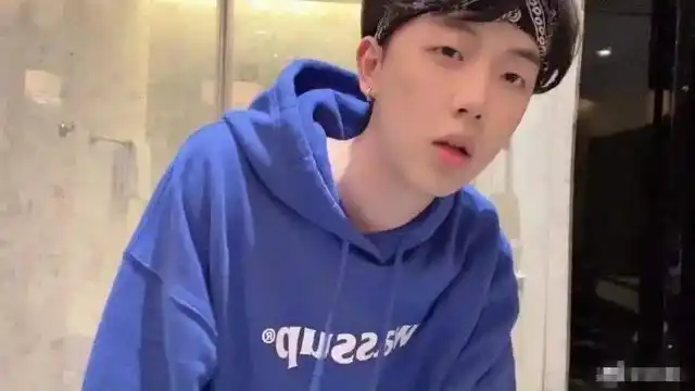 帅气颜值?小抠脚自信撩妹却遭暴击:喜欢更大的小舅子