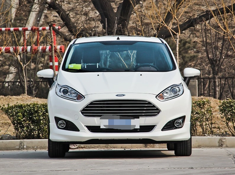 小巧适合女生的福特嘉年华两厢,整个车看起来十分年轻化