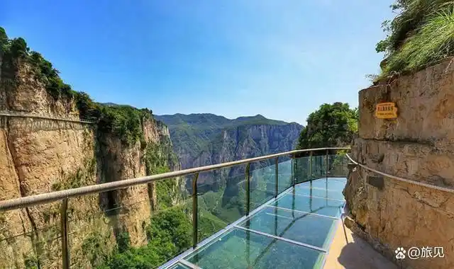 北京玻璃栈道景区有15个之多,有的惊险刺激,有的风光无限