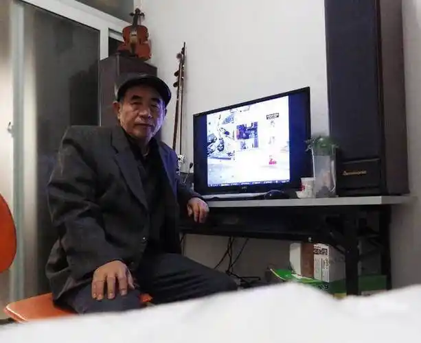 75岁退休老爷爷,在家靠自建网站可以赚钱