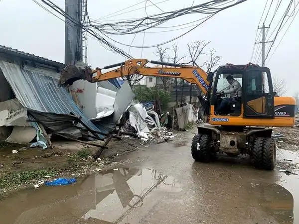 合肥全面拆除北二环边城中村内违建铁皮棚