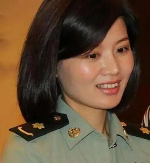 演员程愫:离婚那天抱着儿子痛哭,如今逆袭成院长