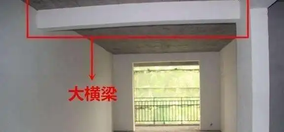 要不是装修师傅说,我们还不知道横梁要分真假,假梁是非承重的,可以