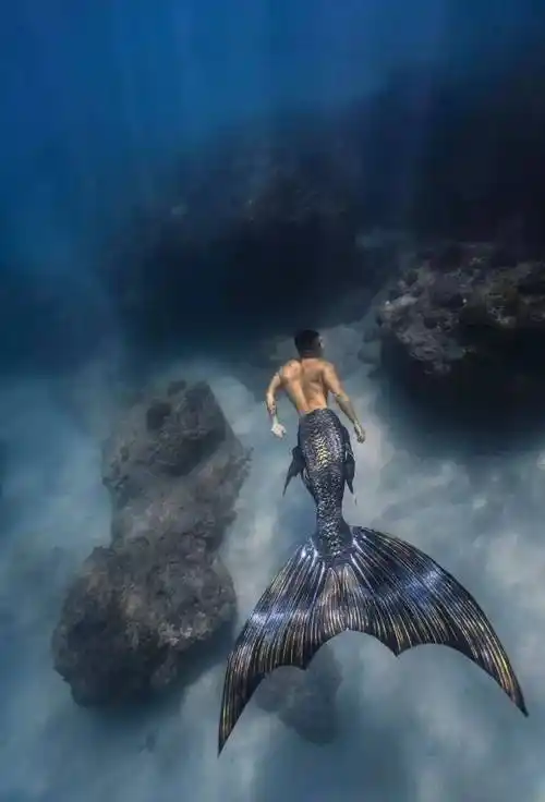 我在三亚酒店当"美男鱼"_潜水_运动_人鱼