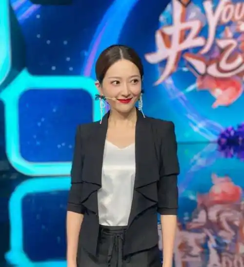 谢颖颖:来自福建长汀的央视著名主持人45岁依然是知识分子女神_节目