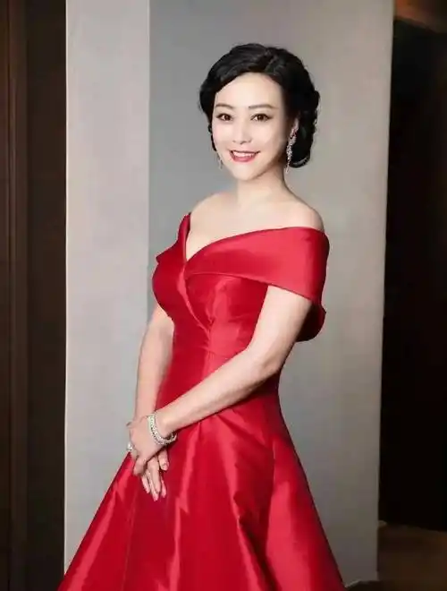 郝蕾45岁生日写真曝光,这身材,美貌,才华,简直让人瞠目结舌!