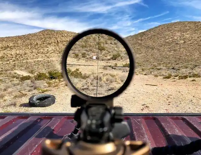 狙击镜中的画面是什么样的?难怪可以轻易将人爆头