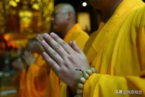 都见过僧人双手合十问候,我们也有做过,但双手合十有什么意义呢