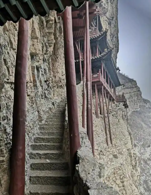 这就是位于山西省的旅游景点恒山悬空寺