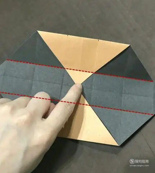 怎样用纸折叠骰子呢