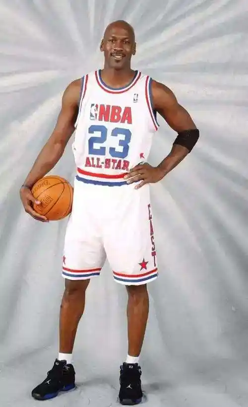 为什么打篮球的腿又细又长(气质确实改变人:从瘦小子到肌肉型男 乔丹