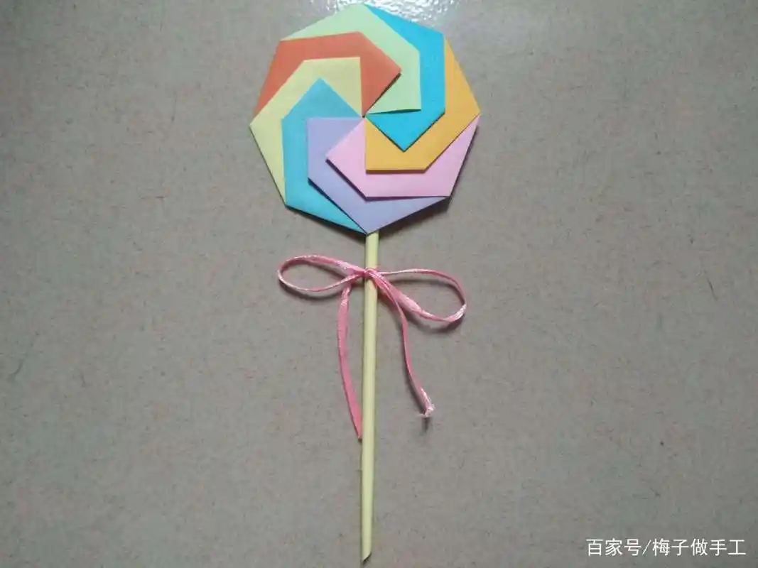 来折个又甜又漂亮的波板棒棒糖吧!