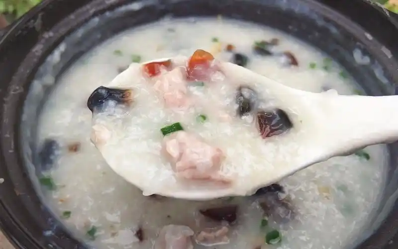 教你做皮蛋瘦肉粥,没有一丝腥味,鲜香嫩滑,连吃3碗都不够