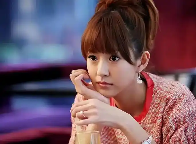 回顾张子萱有一段失败的婚姻再婚嫁给陈赫今一家四口幸福美满