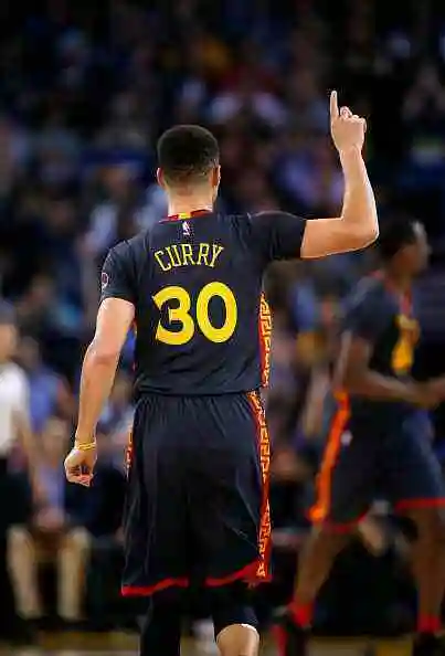 nba20大球星背影合集,科比麦迪帅出天际,最后一张看哭了多少人