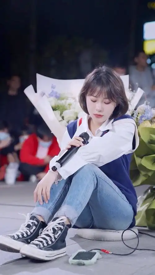 那个女孩为你哭红了双眼那个女孩为你丢失了华年