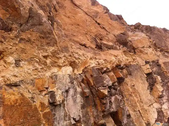 关于石灰岩地区软弱夹层对建筑物影响的请教