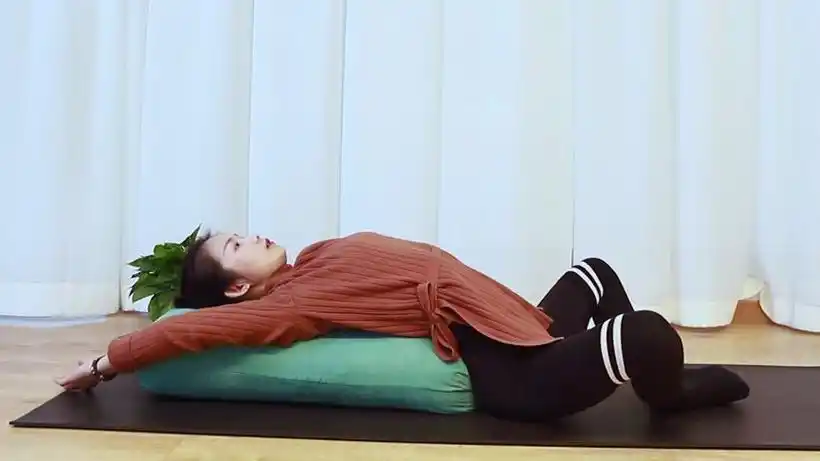 瑜伽体式之仰卧束角式,每天坚持练习10分钟,让女性更加美丽