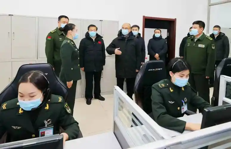 许勤看望慰问驻省部队官兵