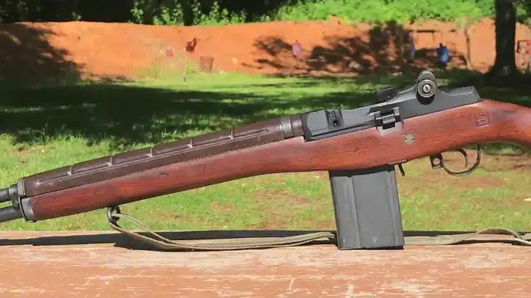 m14自动步枪,靶场实弹射击测试,这货太长太重并不太受欢迎