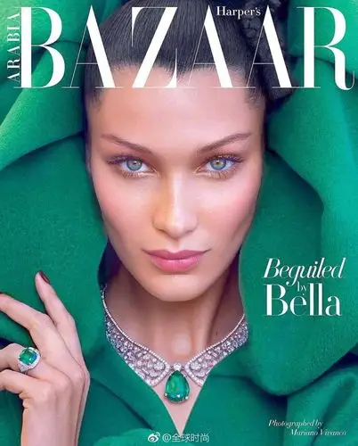 bellahadid# 登上《harpersbazaar》阿拉伯版封面,高耸