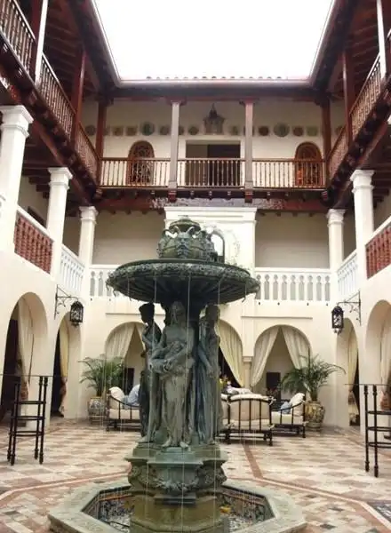 当地时间6月8日,豪宅现在的主人——电信商人洛夫廷通过