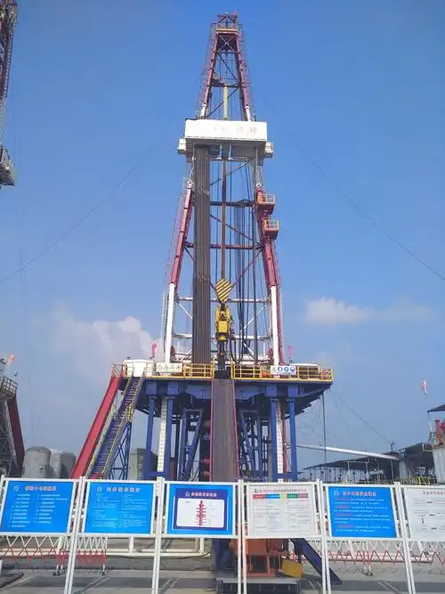 井架 在这青山绿水的地方 是我们石油人最好的战场 那巍巍井架 蚀写