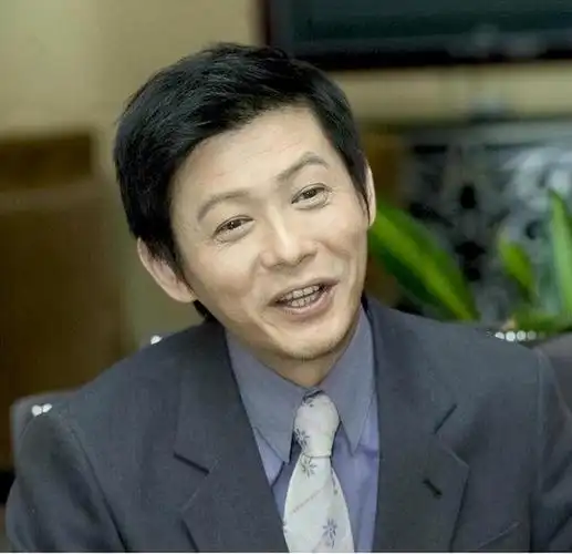 程前,作为一位知名的公众人物,他的感情生活一直备受关注.